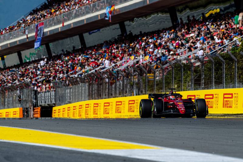 Leclerc sięgnął po pole position, Verstappen stracił moc