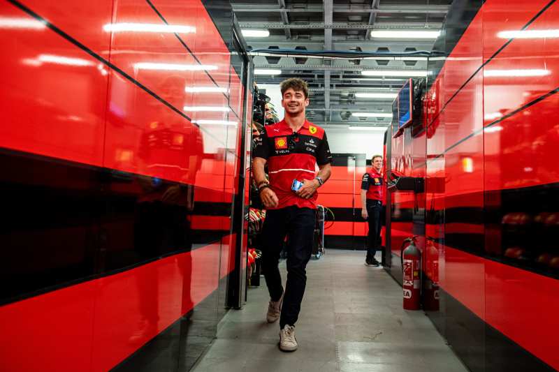 Charles Leclerc najszybszy po południu
