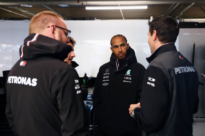 Russell nie żałuje podjętego ryzyka, Hamilton dostrzega potencjał W13