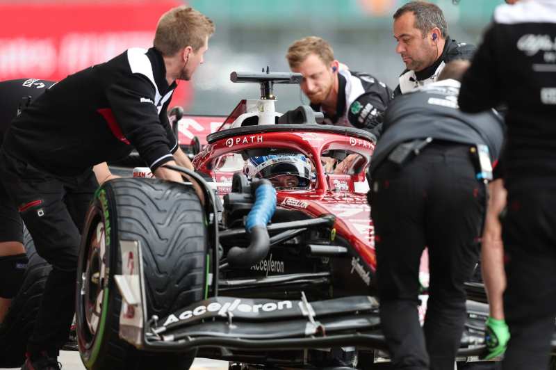 Bottas najszybszy w deszczowym treningu na Silverstone
