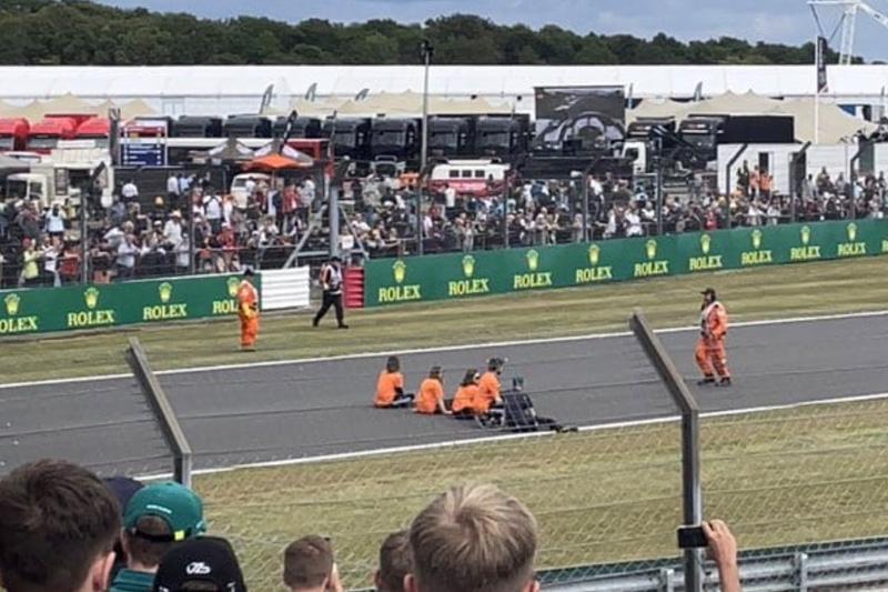 CEO F1 krytykuje demonstrantów, Hamilton i Vettel sympatyzują z nimi