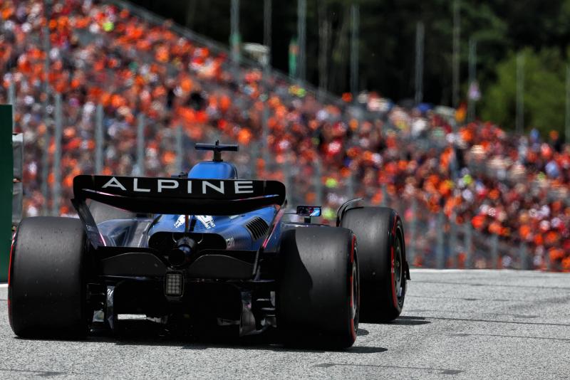 Alonso z taktyczną wymianą silnika, Bottas wystartuje z alei serwisowej