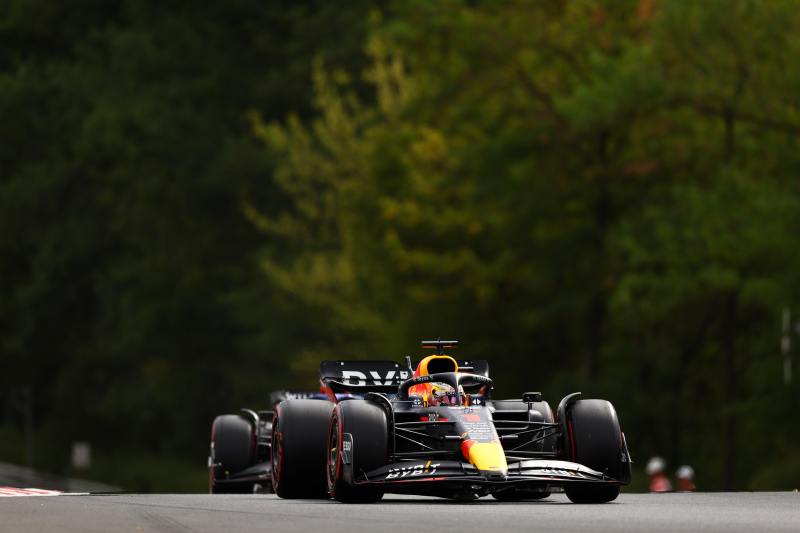 Q2: Verstappen najszybszy, sędziowie znowu pomylili się w sprawie Pereza