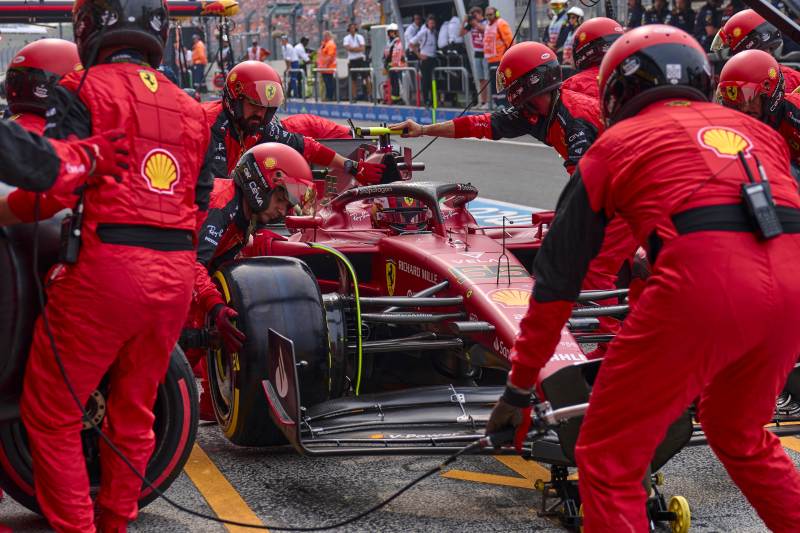 Binotto wytłumaczył co działo się podczas pit stopów Sainza