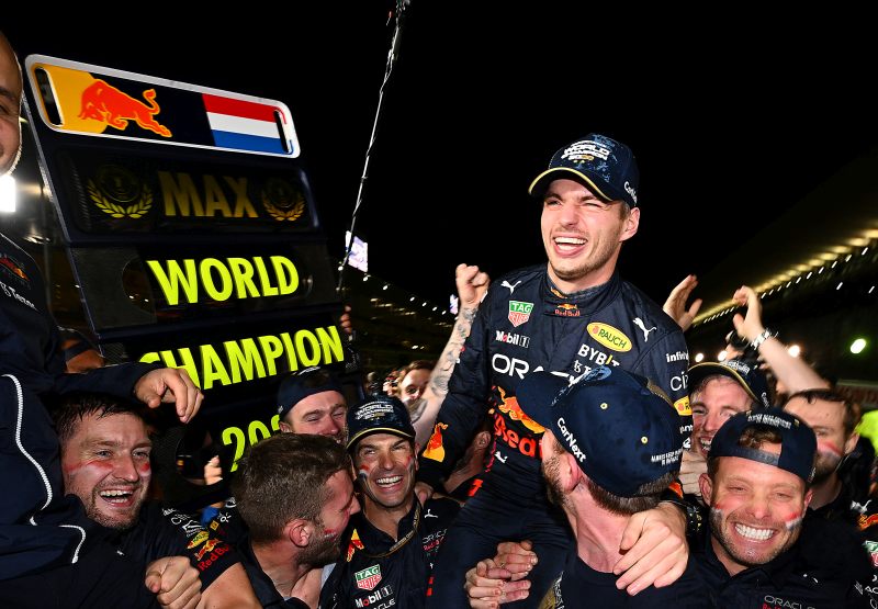 Verstappen dołączył do Fangio, Senny, Schumachera i kilku innych mistrzów