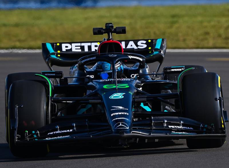 Mercedes przełożył shakedown na czwartek. Testowali za to Aston Martin i Ferrari