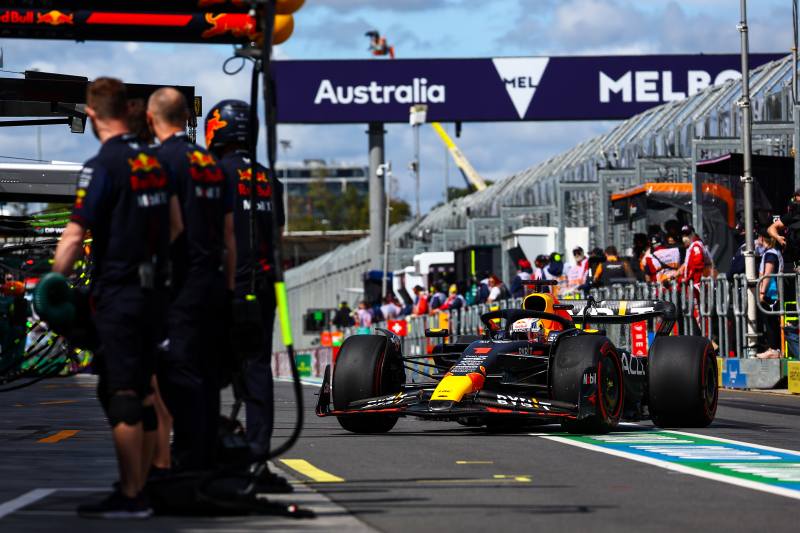 Verstappen najszybszy po chaotycznym, pierwszym treningu na Albert Park