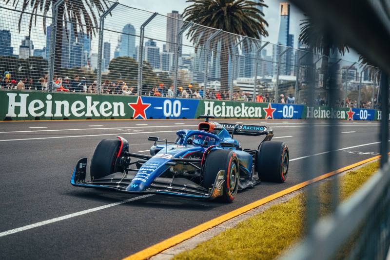 Albon w Melbourne przebojem awansował do Q3