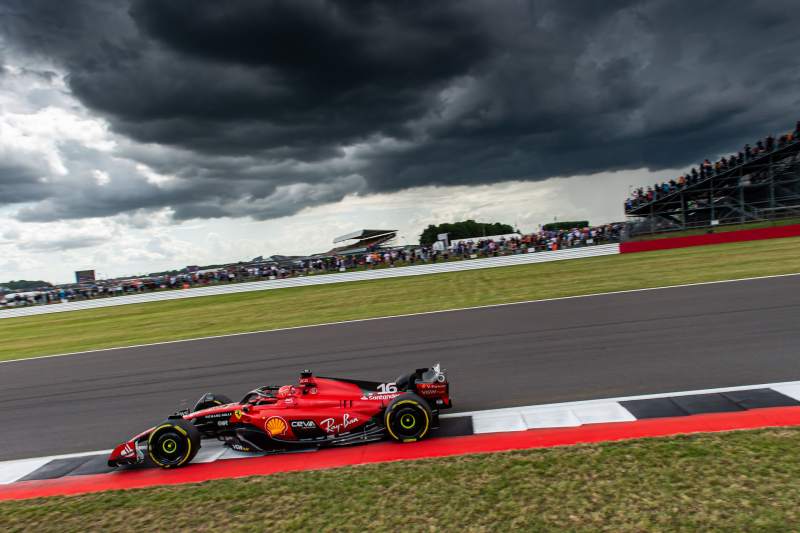 Ferrari twardo trzyma swój poziom