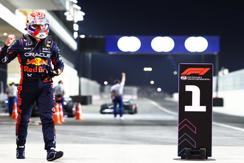 Verstappen zgarnia pole position w sesji pełnej błędów