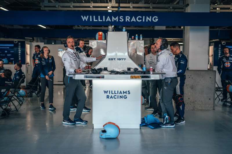 Williams hurtowo pozyskuje pracowników z innych zespołów