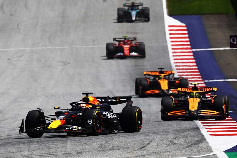 FIA przyznaje, że Verstappen w Austrii zasłużył na czarno-białą flagę