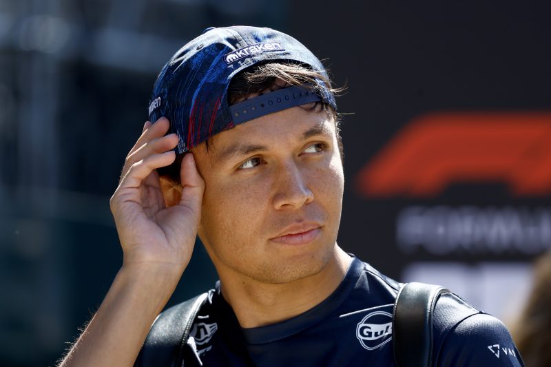 Albon zostanie w Williamsie na sezon 2027