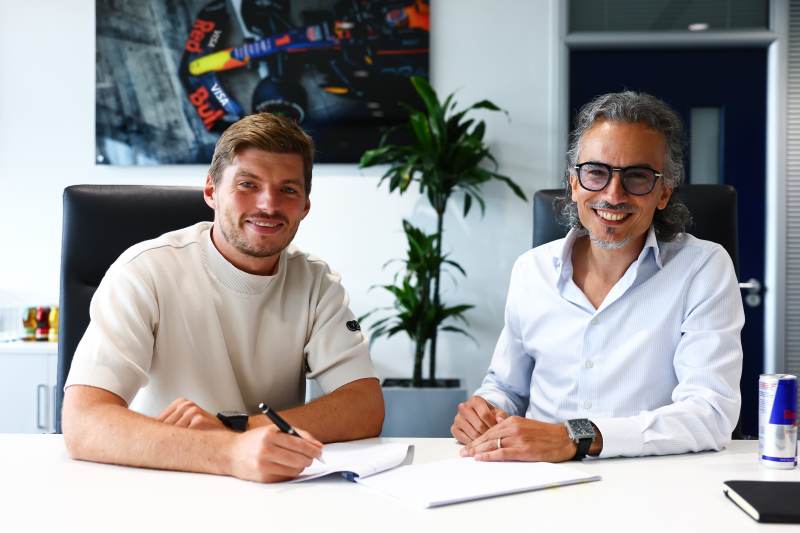 Verstappen zamiast aktywować klauzulę wyjścia przedłużył kontrakt z Red Bullem!