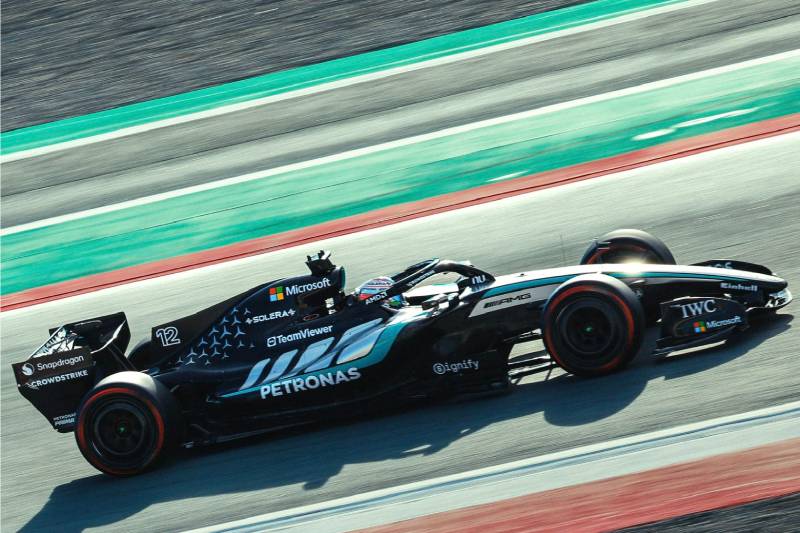 Kierowcy podzielili się wrażeniami z jazdy nowymi bolidami: to nadal jest samochód wyścigowy