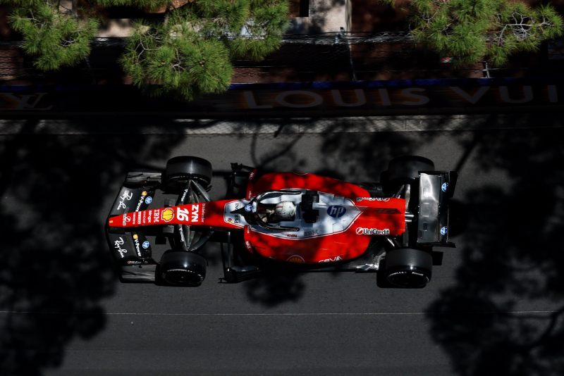 #1 trening: duet Ferrari na czele, dwie czerwone flagi