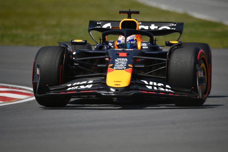 Verstappen najszybszy, Leclerc rozbił swój bolid już po 15 minutach