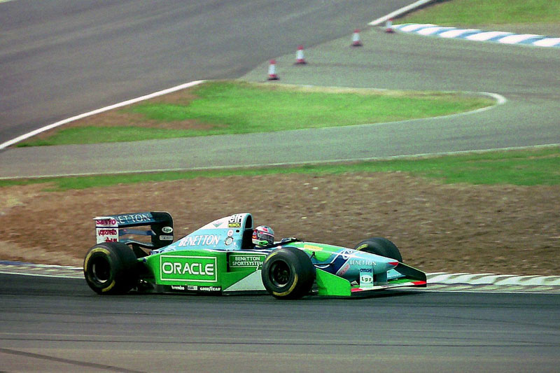 "F1 przez jakieś 20 weekendów w roku to sport, a poza tym to czysty biznes". Kulisy F1 w nowej książce "Szybkie pieniądze"