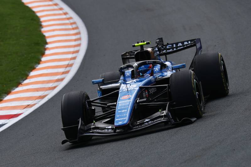 Sainz przeprasza zespół za kolizję z Albonem