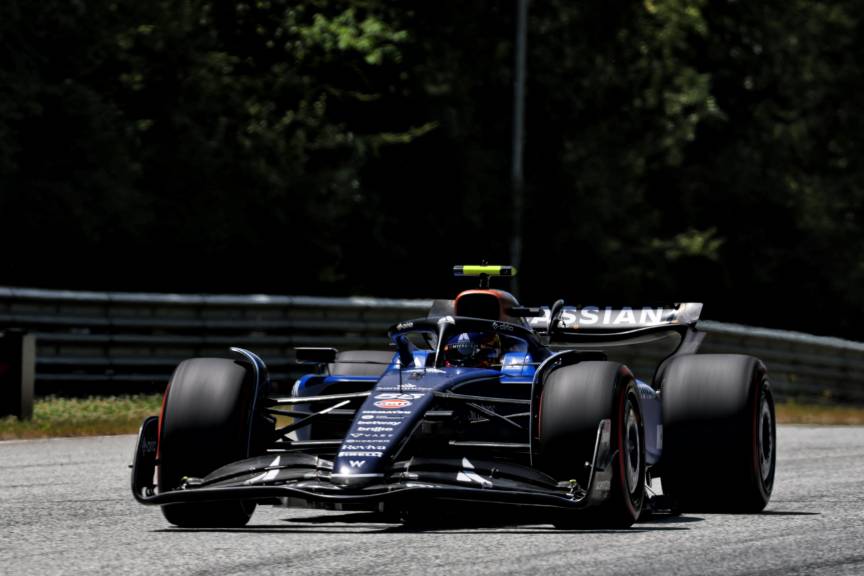 Albon z trzecim nieukończonym wyścigiem z rzędu, Sainz nawet nie wystartował