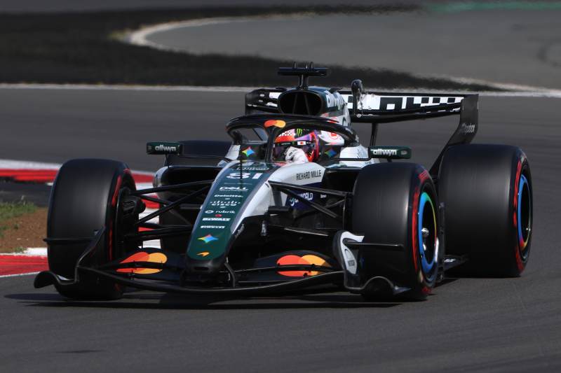 Mercedes zaskoczył McLarena nową sztuczką silnikową