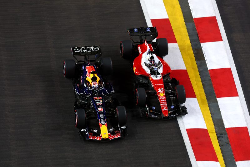 Kierowcy Red Bulla i Ferrari pospierali się w kwestii najszybszego bolidu w stawce