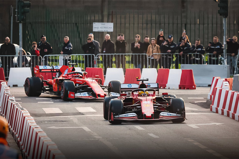 Hamilton i Leclerc dali popis kibicom przed odlotem do Melbourne