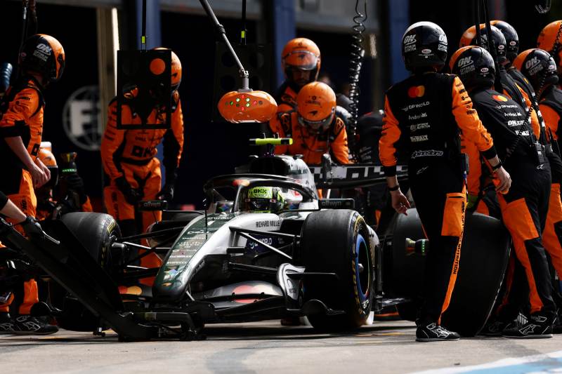 McLaren przyznaje, że traci trzy miesiące w wyścigu rozwojowym
