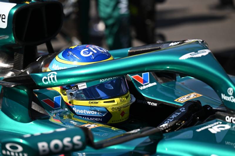 Alonso zwracał się do sędziów jeszcze w trakcie wyścigu: czy ja też mogę ściąć zakręty 2 i 3?