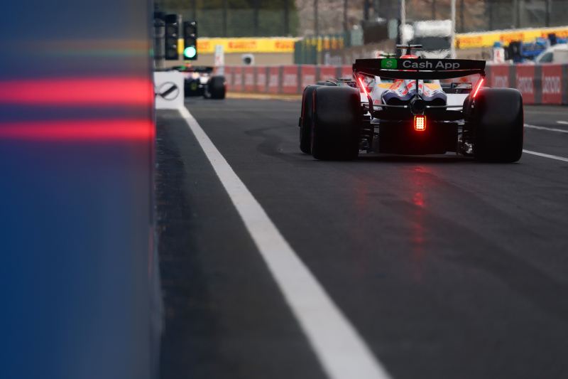FIA poważnie myśli o podniesieniu limitu prędkości w alei serwisowej
