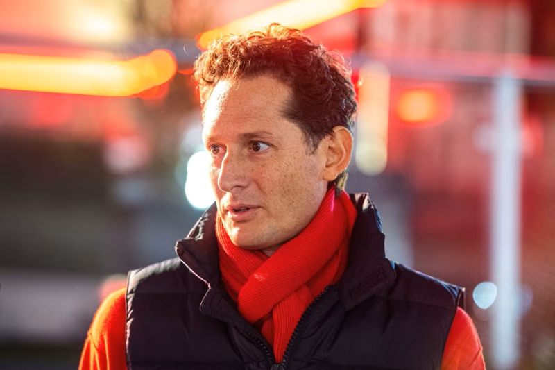 Prezes Ferrari skrytykował Leclerca i Hamiltona, doceniając pracę mechaników i inżynierów