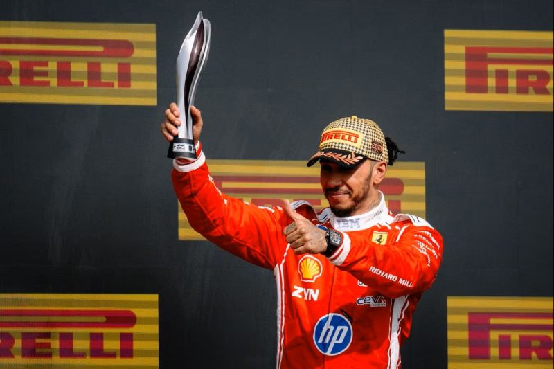 Hamilton zachował miejsce na podium. Sainz otrzymał karne okrążenie