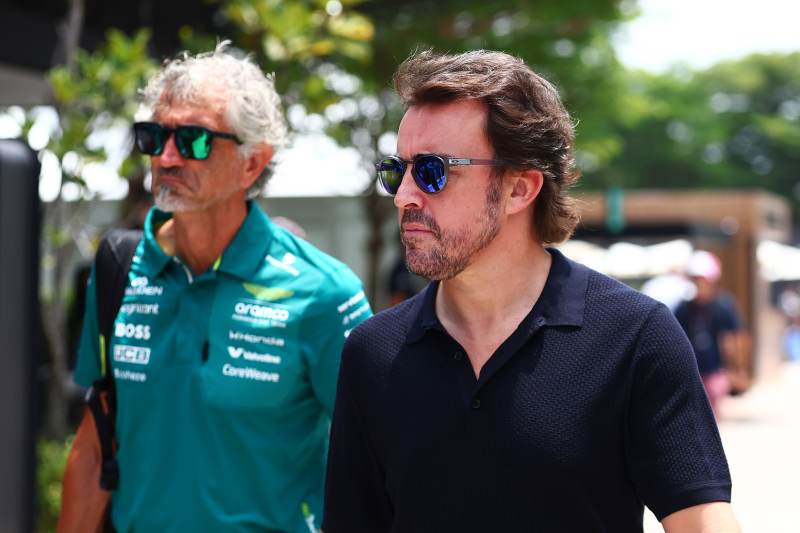 Alonso mówi o pożądaniu i motywacji, ale jego nowa gaża też robi wrażenie