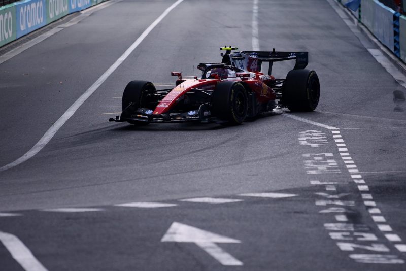 #2 trening: duet Ferrari znowu na czele, awarie Norrisa i Pereza