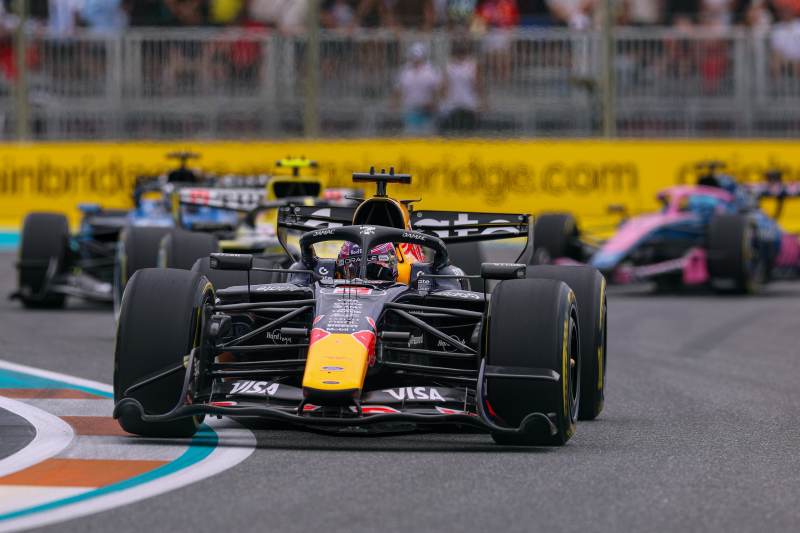 Verstappen odpiera zarzuty Sainza i mówi o "dżungli" w środku stawki