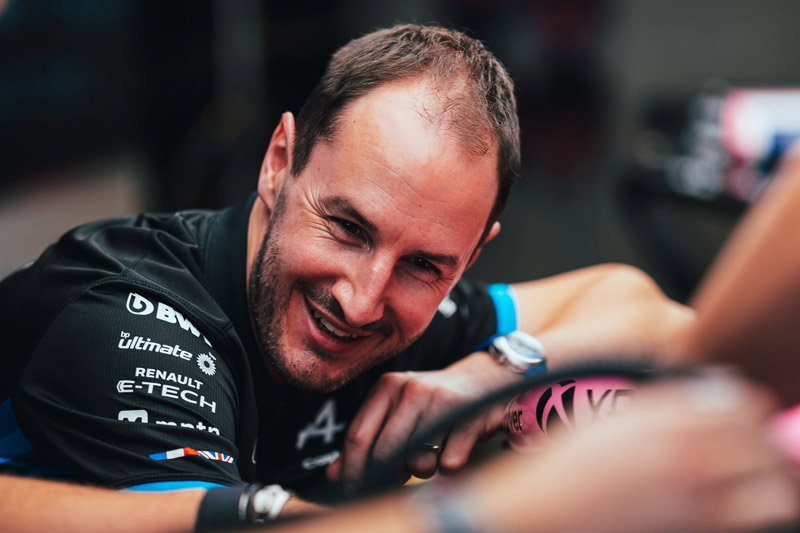 Oliver Oakes odchodzi z Alpine. Flavio Briatore przejmuje jego obowiązki!