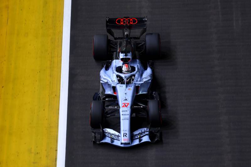 Hulkenberg obronił się przed Russellem i znowu zdobył punkty