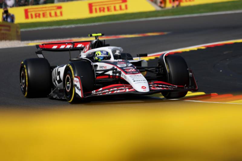 Haas z podwójnymi punktami w sprincie, blisko awansu do Q3