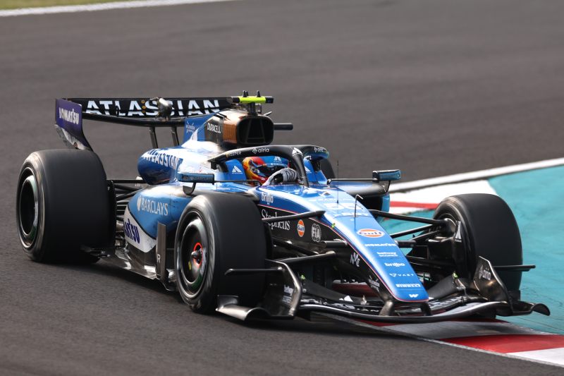 Krytyka nowych przepisów zaostrzyła się po wypadku Bearmana. Sainz wyraził swoje pretensje do FIA