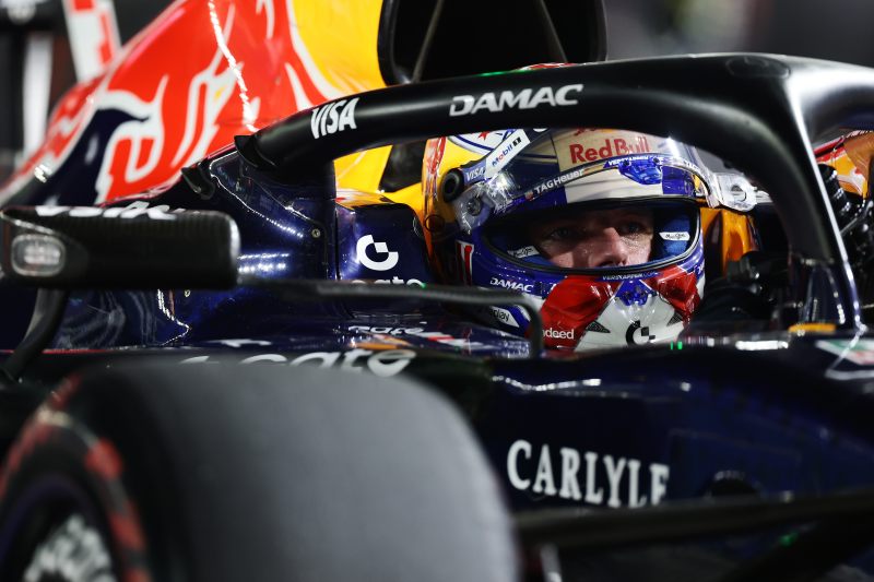 Verstappen uniknął kary za wyprzedzenie Hamiltona przy żółtej fladze