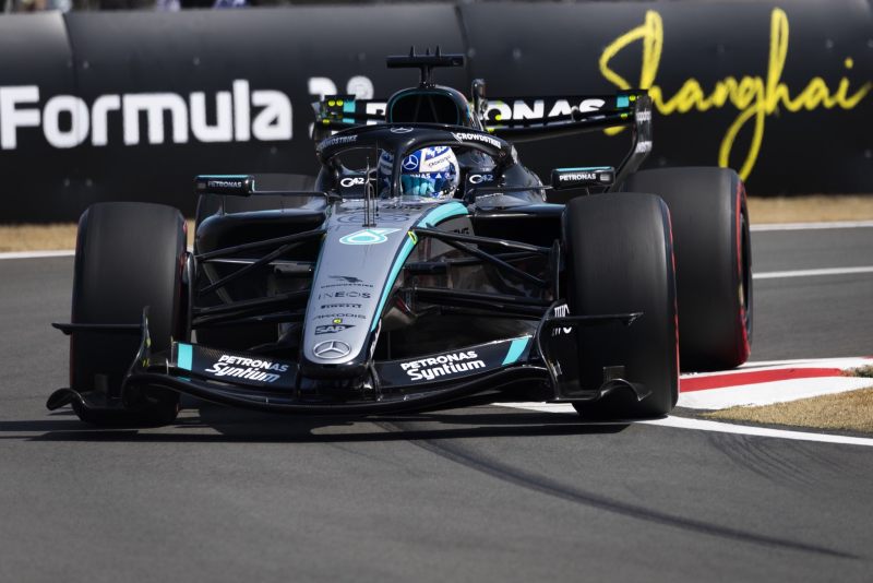 Mercedes zdominował kwalifikacje do sprintu w Szanghaju