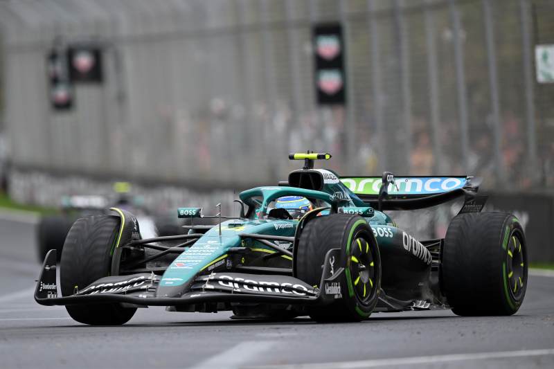 Alonso zrzuca winę za wypadek na żwir, zalegający na torze Albert Park