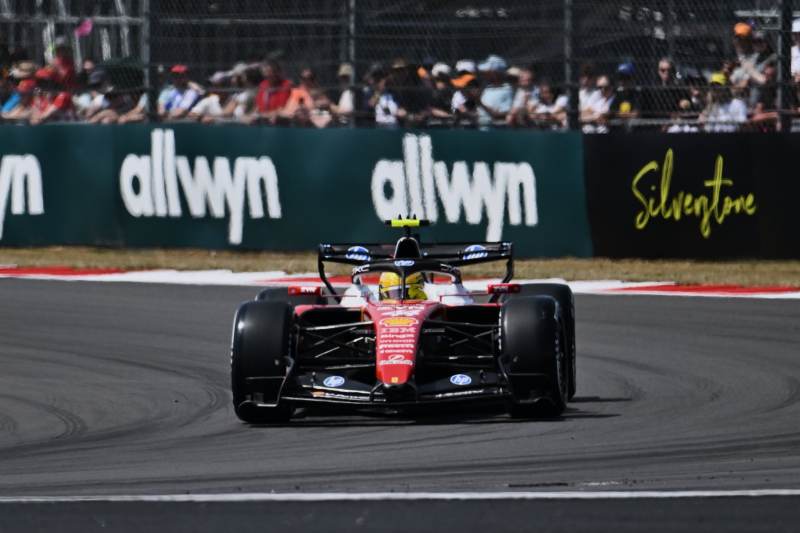 Hamilton najszybszy w jednym treningu na torze Silverstone