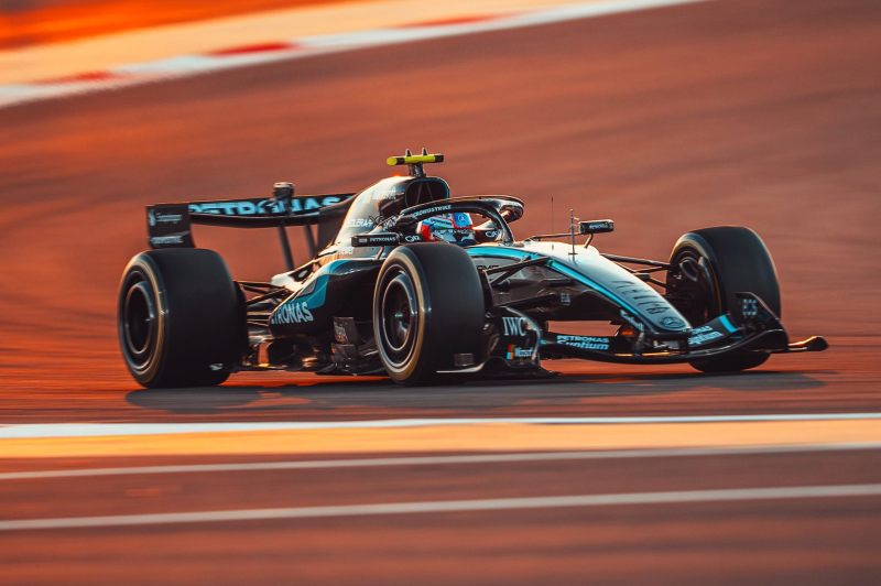 #3 dzień testów: dwa Mercedesy na czele, symulacje tempa wyścigowego, chaotyczny próbny start