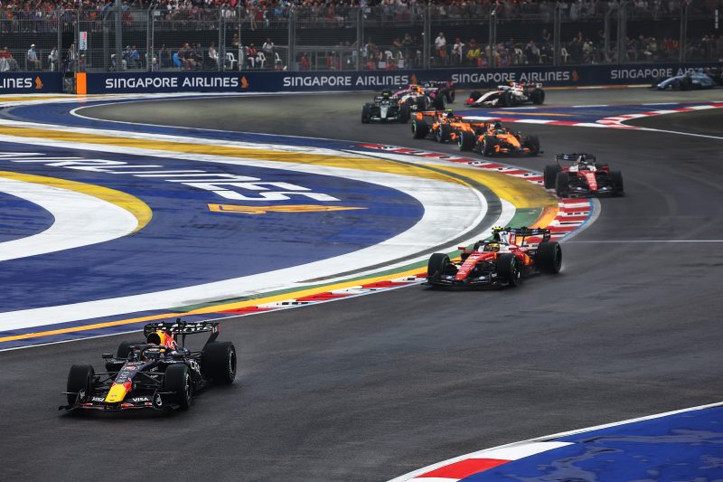Verstappen wygrał deszczowy sprint. Bolesna kraksa Russella i kolizja McLarenów!