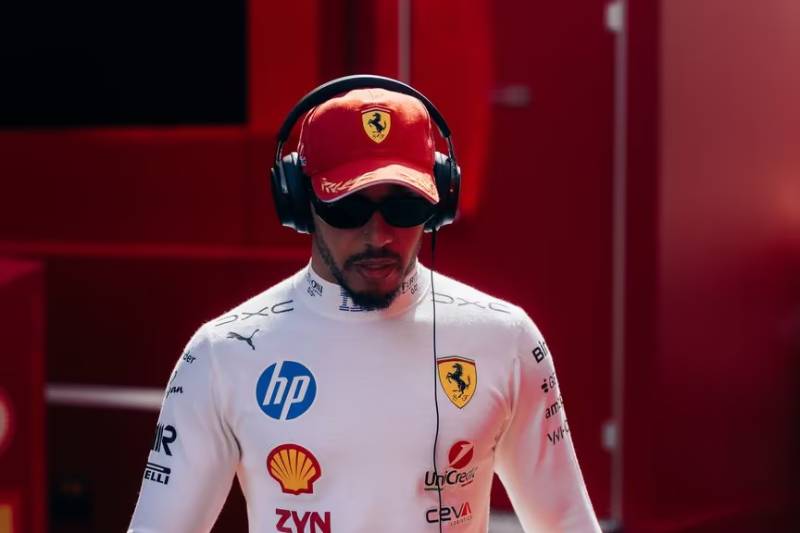 Hamilton zasugerował, że Ferrari powinno bardziej go wspierać