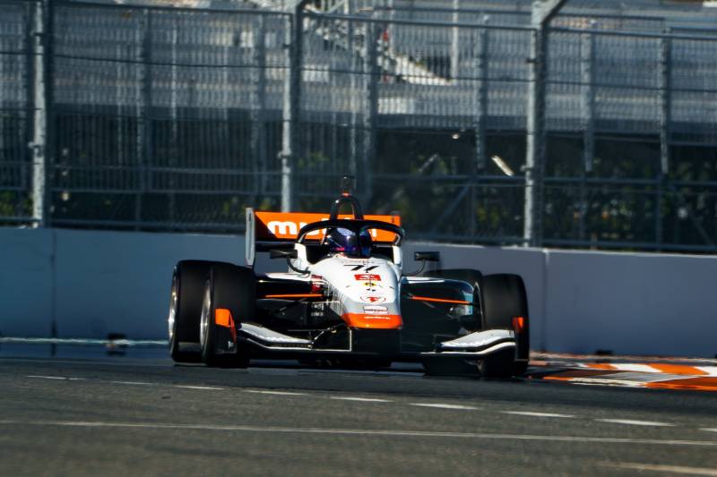 Kucharczyk na podium w debiucie w Indy NXT!