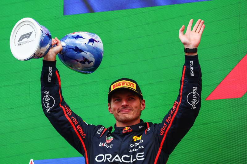 Verstappen wciąż nie schodzi z podium na domowym torze