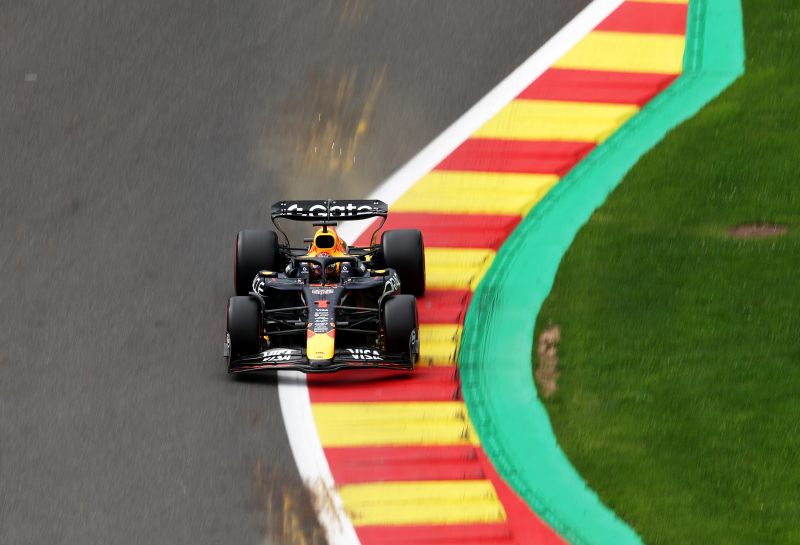Red Bull ze zwycięstwem w sprincie i podwójnym awansem do Q3