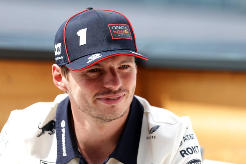 Verstappen unika tematu Mercedesa, ale zaznacza, że będzie ścigał się w F1 w 2026 roku